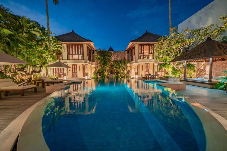 Property building, Night, Pool view, Swimming pool, sunbed