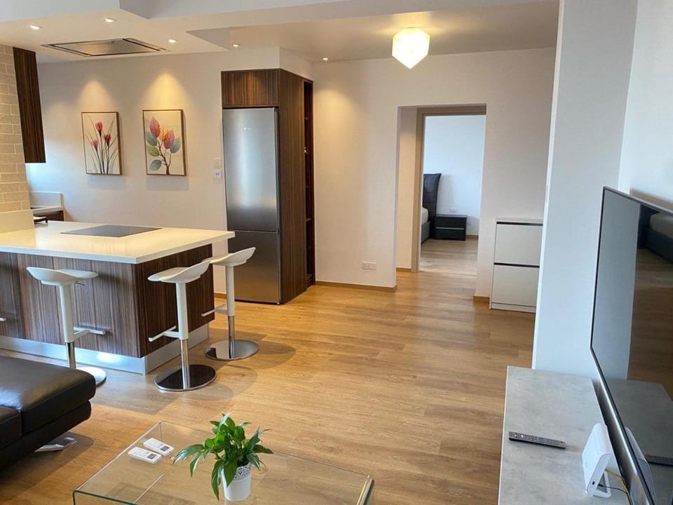 TV and multimedia, Kitchen or kitchenette, Living room, Seating area, Dining area, minibar, oven