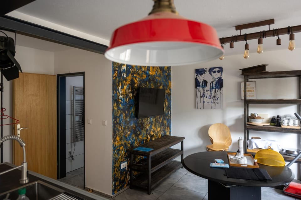 Kitchen or kitchenette, Seating area, Dining area
