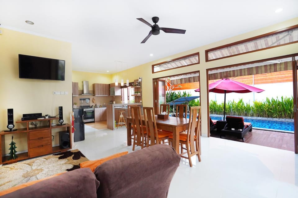 Communal lounge/ TV room