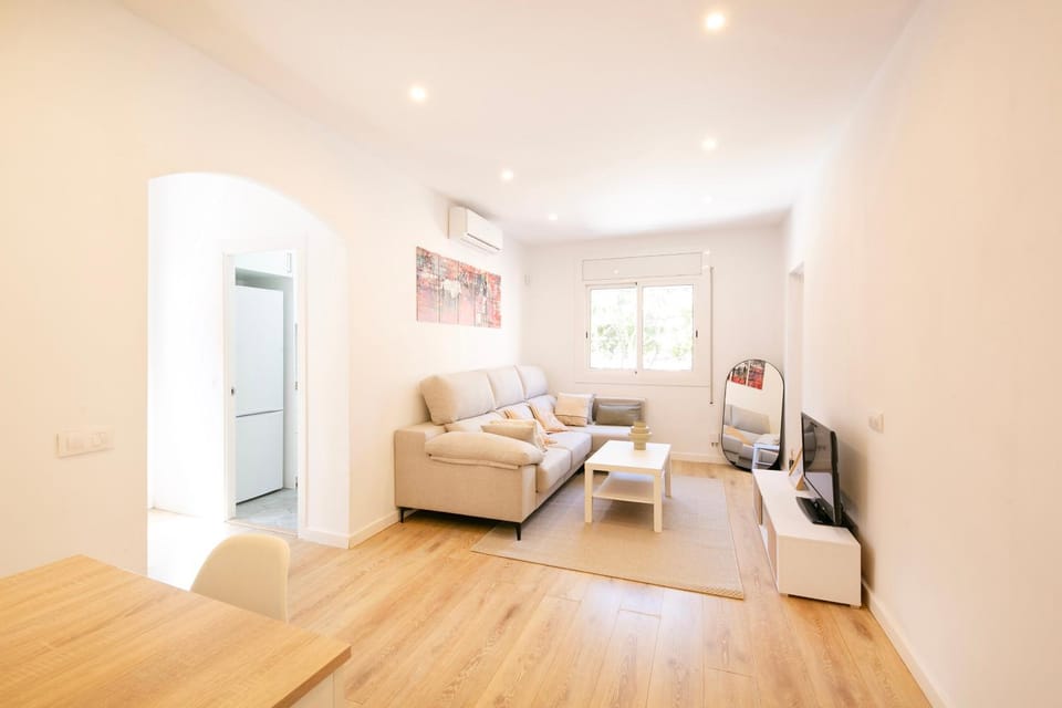 Lovely apartment with 3 bedroom Apartment in L'Hospitalet de Llobregat
