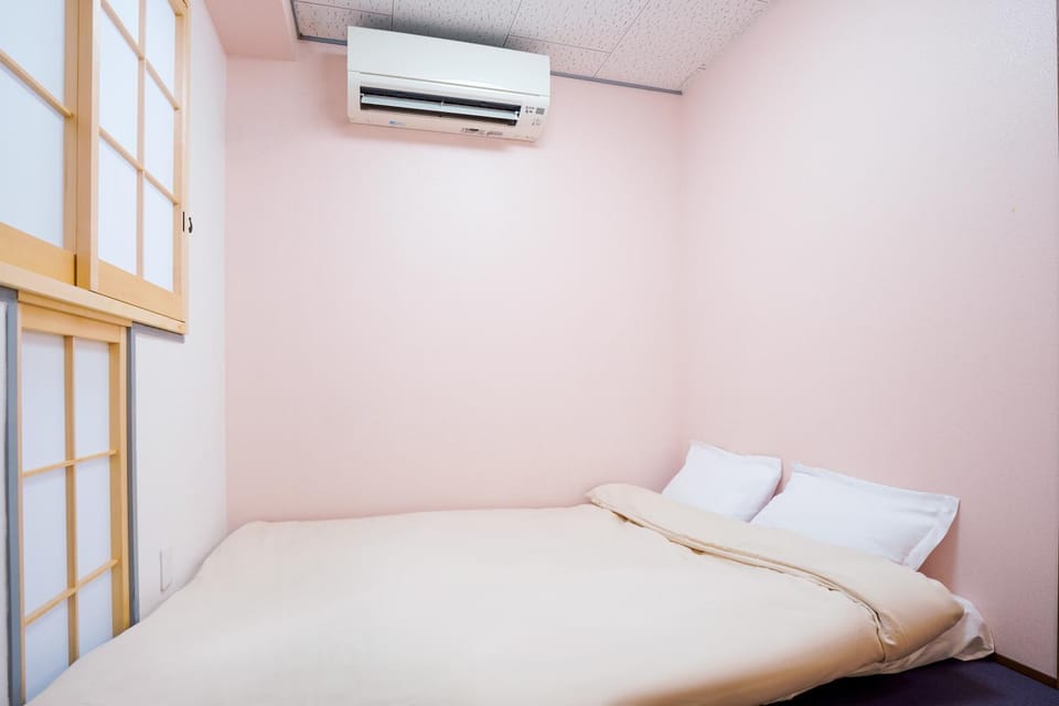 Bed, Photo of the whole room, Bedroom, air conditioner
