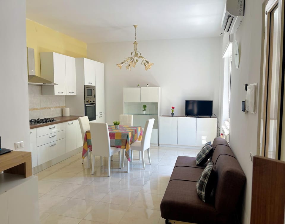 TV and multimedia, Kitchen or kitchenette, Living room, Seating area, Dining area, oven, pet friendly, stove
