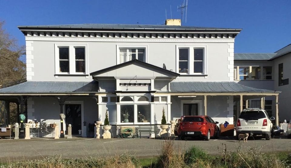 Quiet country setting- R3 Magnolia House Farm Stay in Otago