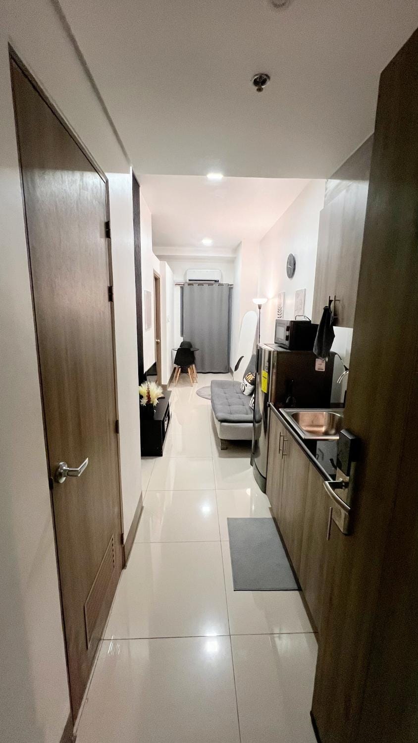 Condo with Mall Apartment hotel in Mandaluyong