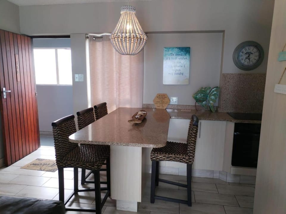Kitchen or kitchenette, Seating area