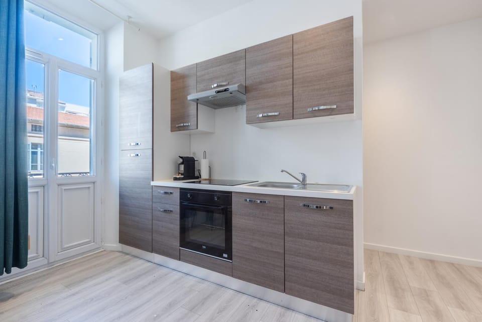 Studio Centre Cannes la bocca - 5 min des plages - WIFI Clim Apartment in Cannes