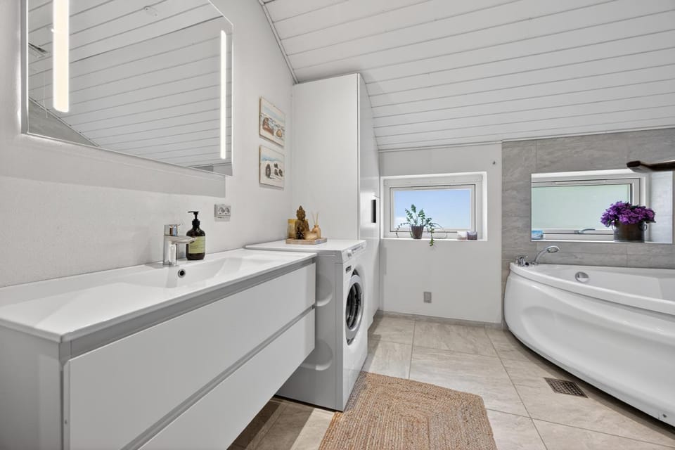 Luxury Holiday Home with Hot Tub & Wifi House in Region of Southern Denmark