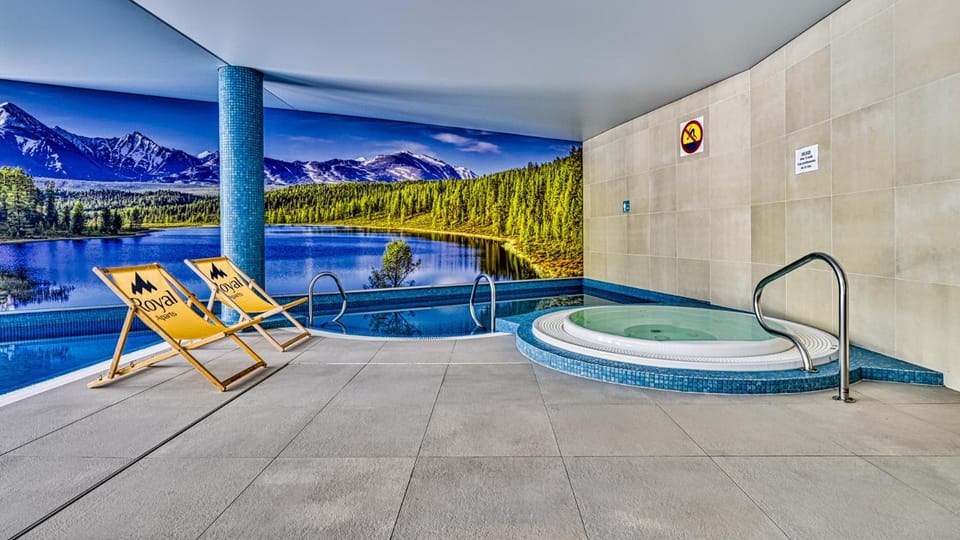 Hot Tub, Swimming pool, sunbed