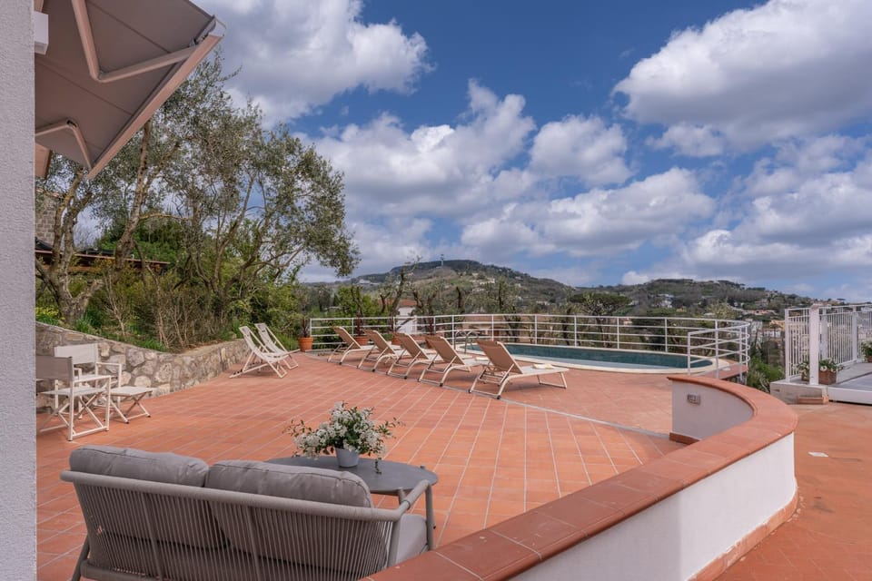 Modern Sorrento Coast Villa with Private Pool & Terrace Villa in Massa Lubrense