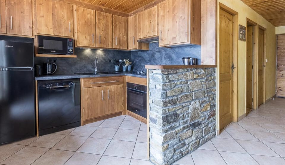 Kitchen or kitchenette, dishwasher, oven, stove