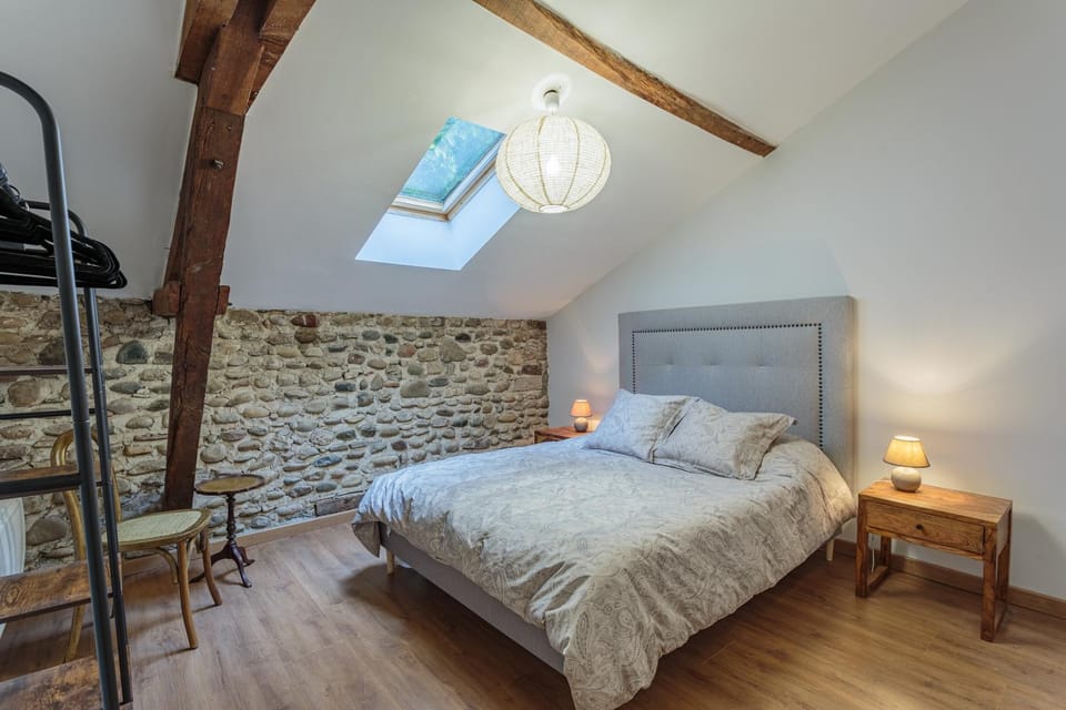 Bed, Photo of the whole room, Bedroom