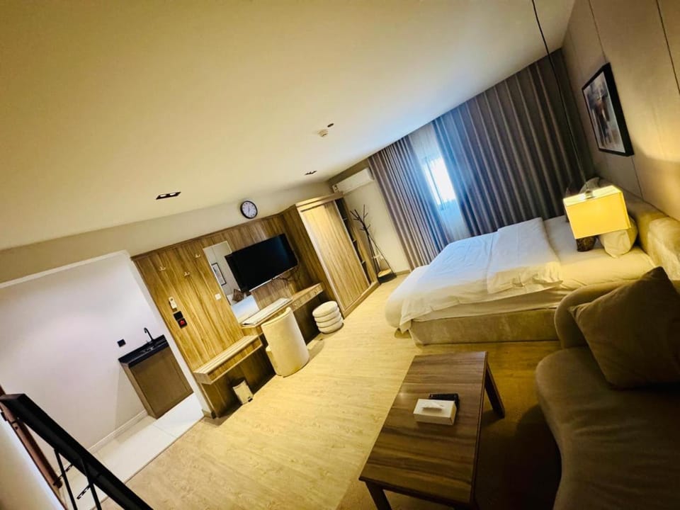 لؤلؤة الثريا للشقق المخدومة حي الملقا Apartment in Riyadh
