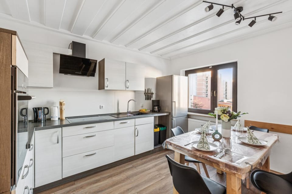 Kitchen or kitchenette, heating, internet, microwave, stove, toaster, kitchen
