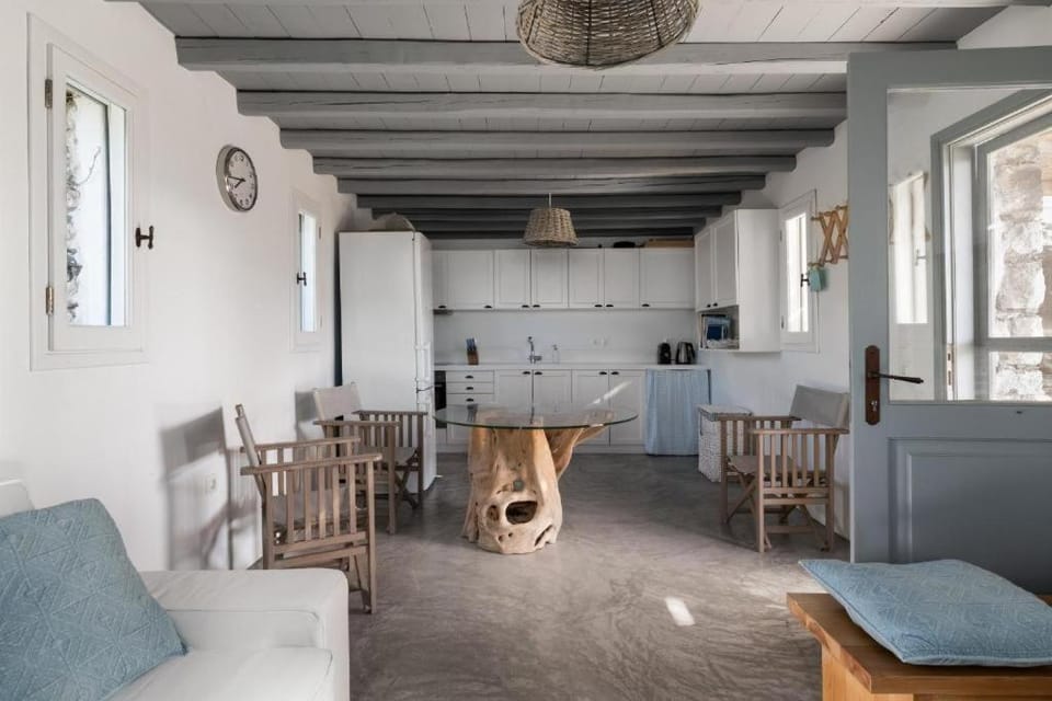 Kitchen or kitchenette, Seating area