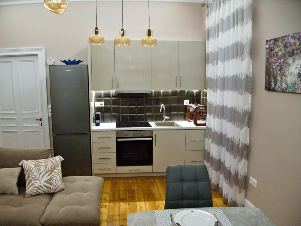 Kitchen or kitchenette, Living room, Seating area, oven, stove