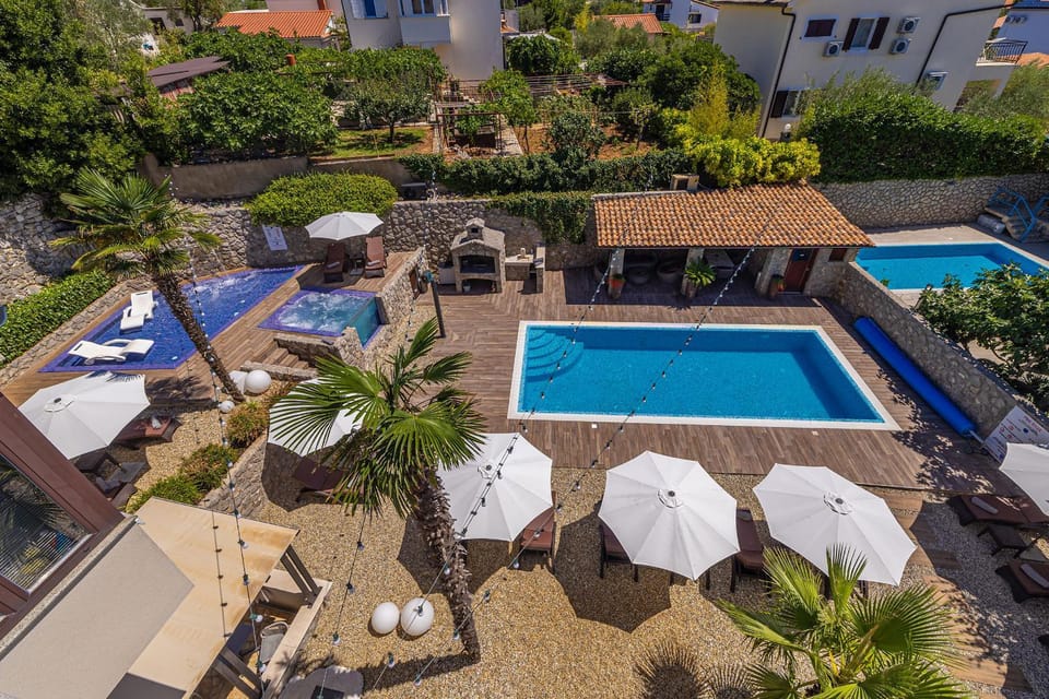 Pool view, Swimming pool