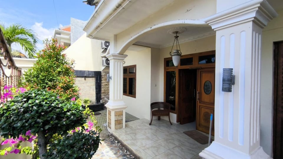 Surabaya Homey Dharmahusada Syariah Bed and Breakfast in Surabaya