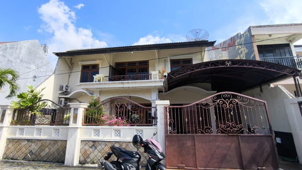 Surabaya Homey Dharmahusada Syariah Bed and Breakfast in Surabaya