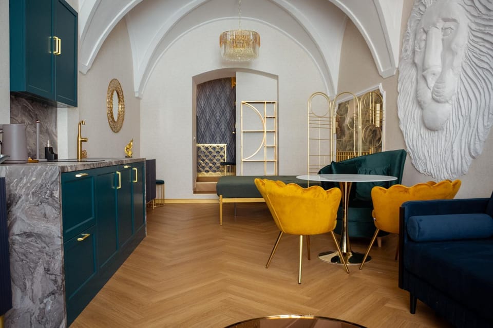Kitchen or kitchenette, Seating area
