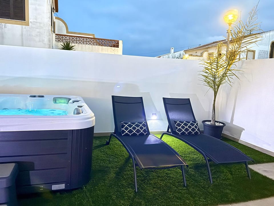 Patio, sunbed