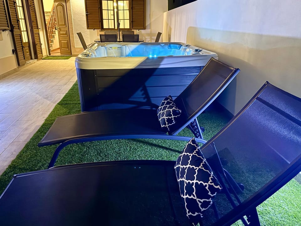 Patio, sunbed