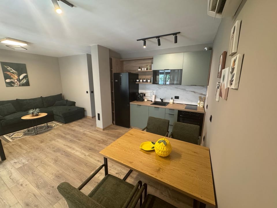 Kitchen or kitchenette, Seating area, Dining area, minibar