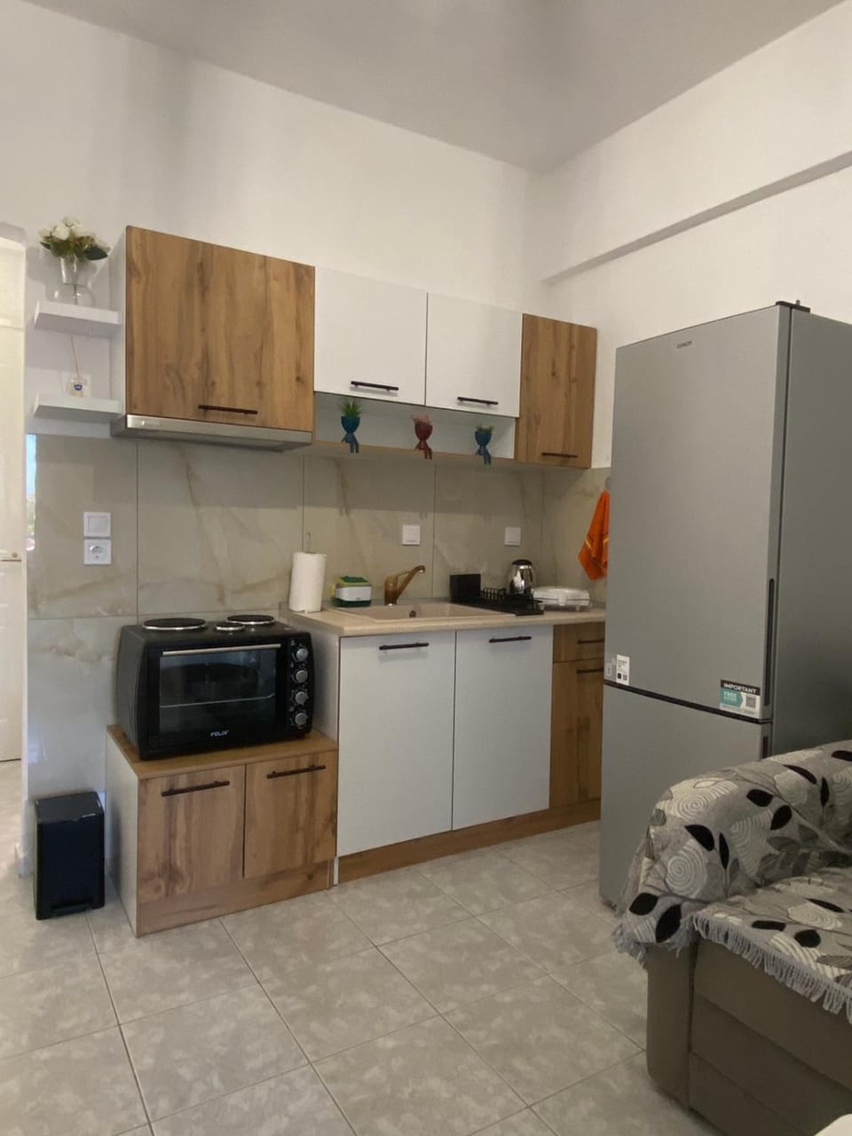 Coffee/tea facilities, Kitchen or kitchenette, oven, stove