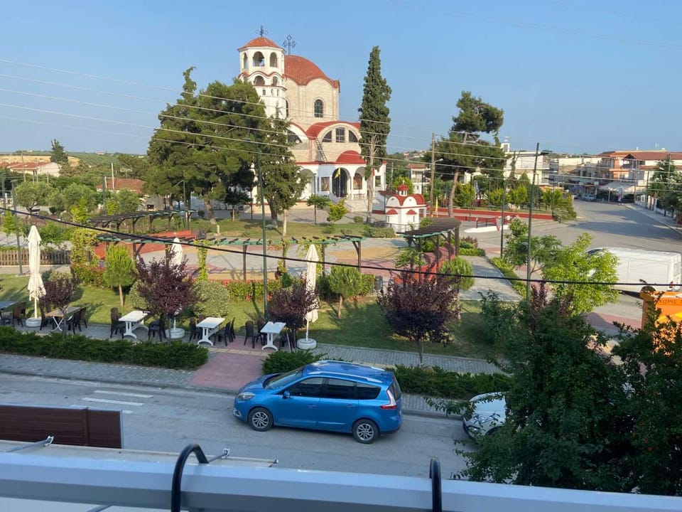 City view, Street view, Location