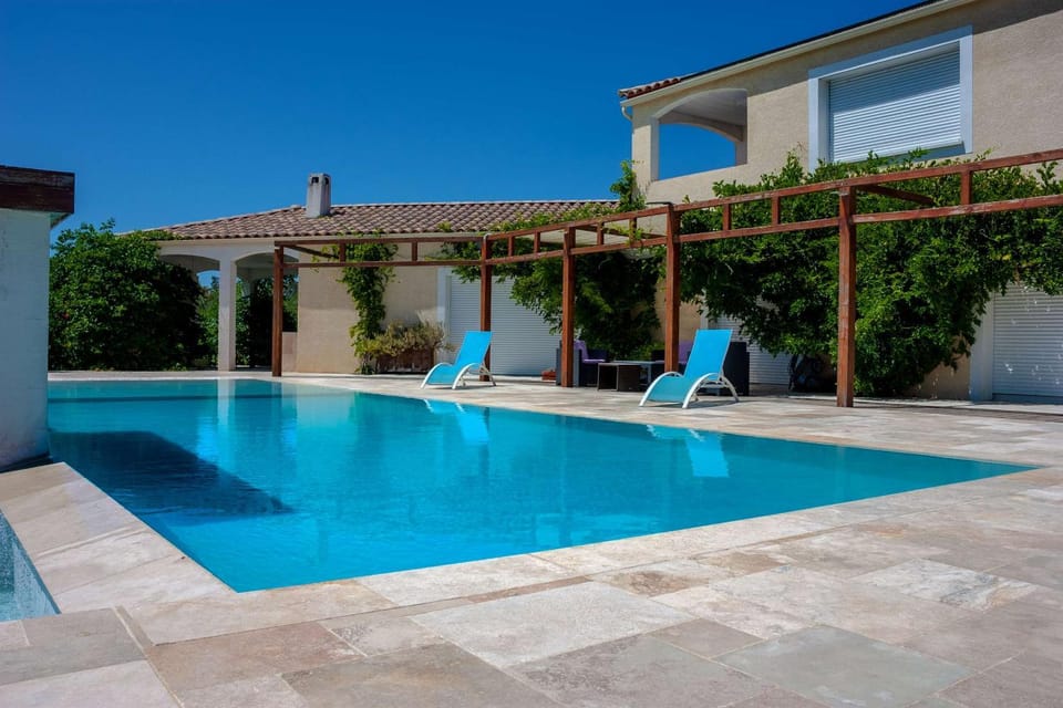 Property building, Swimming pool, Breakfast, internet