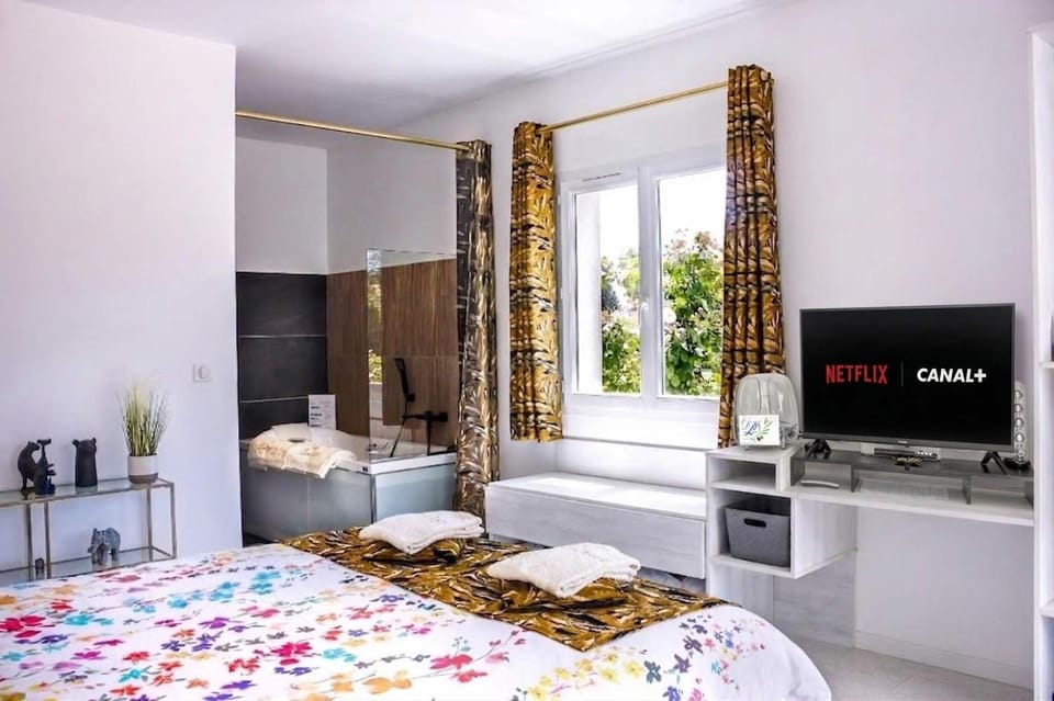 Bathroom, TV and multimedia, Bath, internet