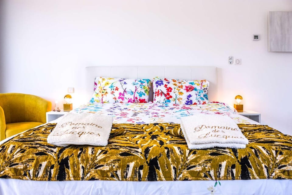 Toilet, Bed, TV and multimedia, Bedroom, Breakfast, internet, air conditioner
