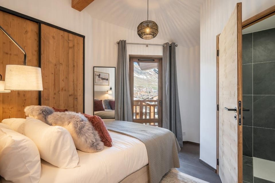 Bed, Photo of the whole room, Bedroom, wardrobe