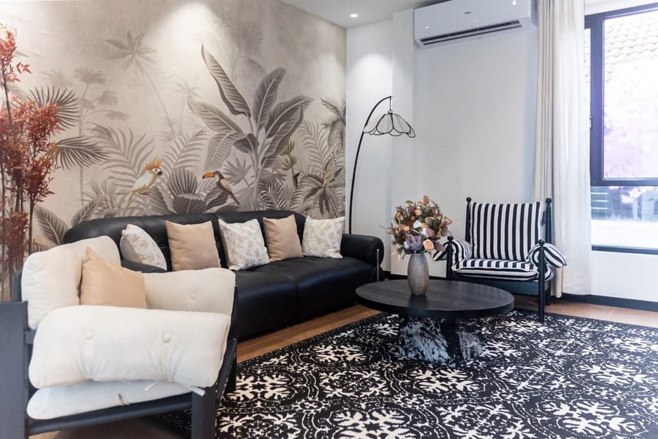 Living room, Seating area, air conditioner