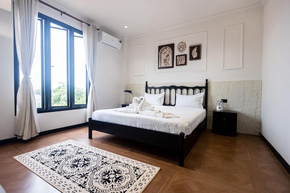 Bed, Photo of the whole room, Bedroom, towels, air conditioner