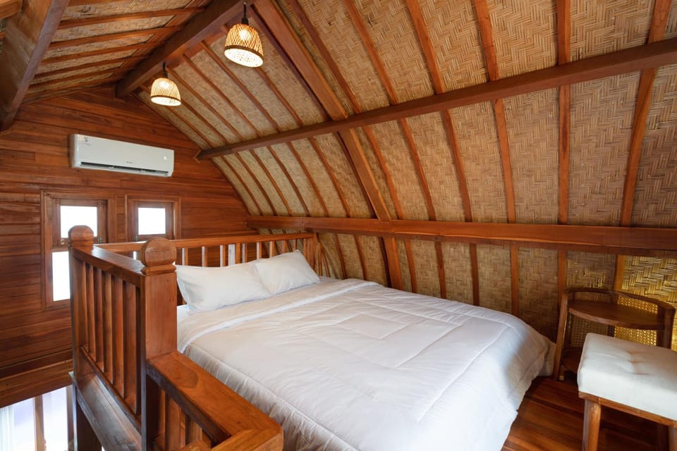 Bed, Photo of the whole room, Bedroom, air conditioner