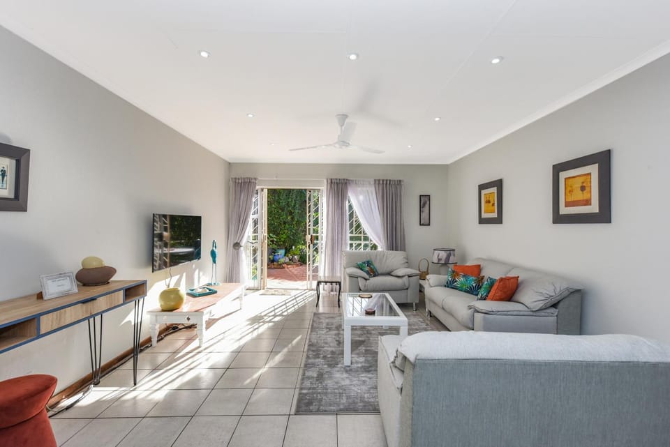 Spacious 1-Bedroom Cottage in Bryanston House in Sandton