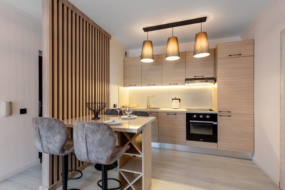 Kitchen or kitchenette, Dining area, dishwasher, oven, stove