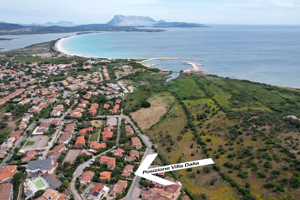 Nearby landmark, Natural landscape, Bird's eye view, Beach, City view, Mountain view, Sea view