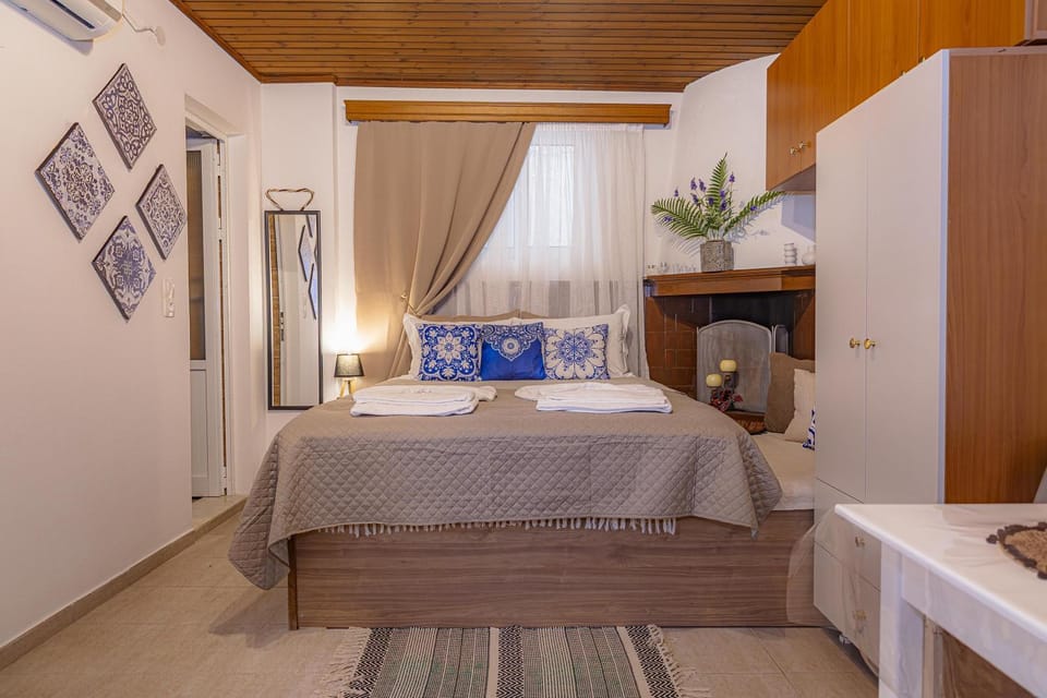 Bed, Photo of the whole room, Bedroom, towels, wardrobe