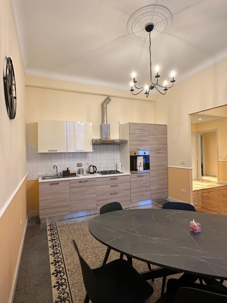 Kitchen or kitchenette, Dining area, stove