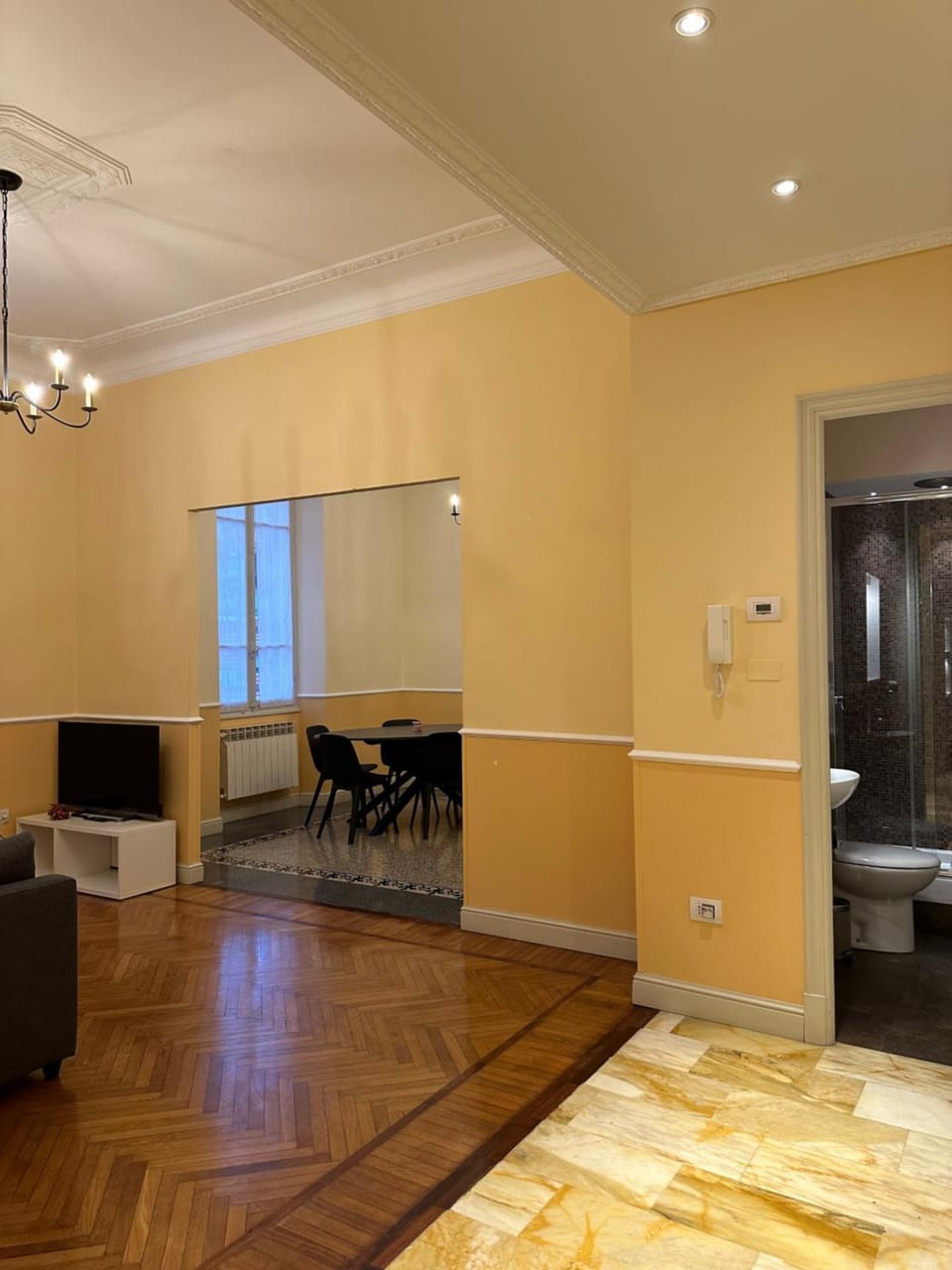 TV and multimedia, Seating area