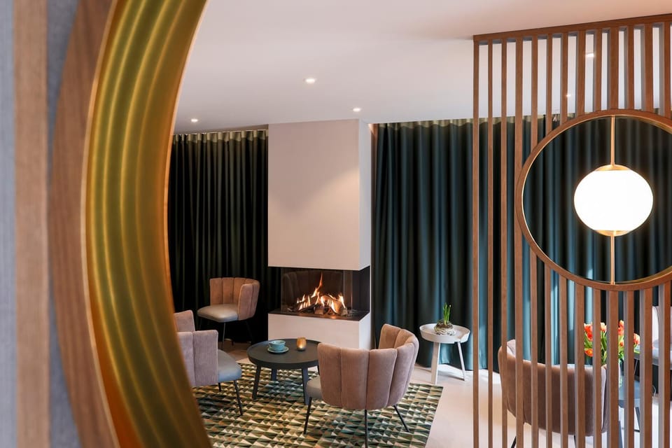 Seating area, flat iron