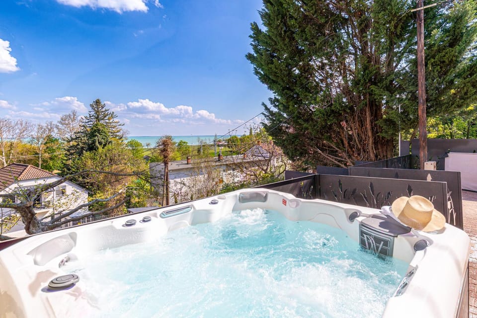 Hot Tub, Hot Tub