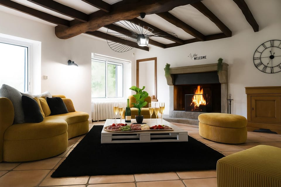Communal lounge/ TV room, Living room