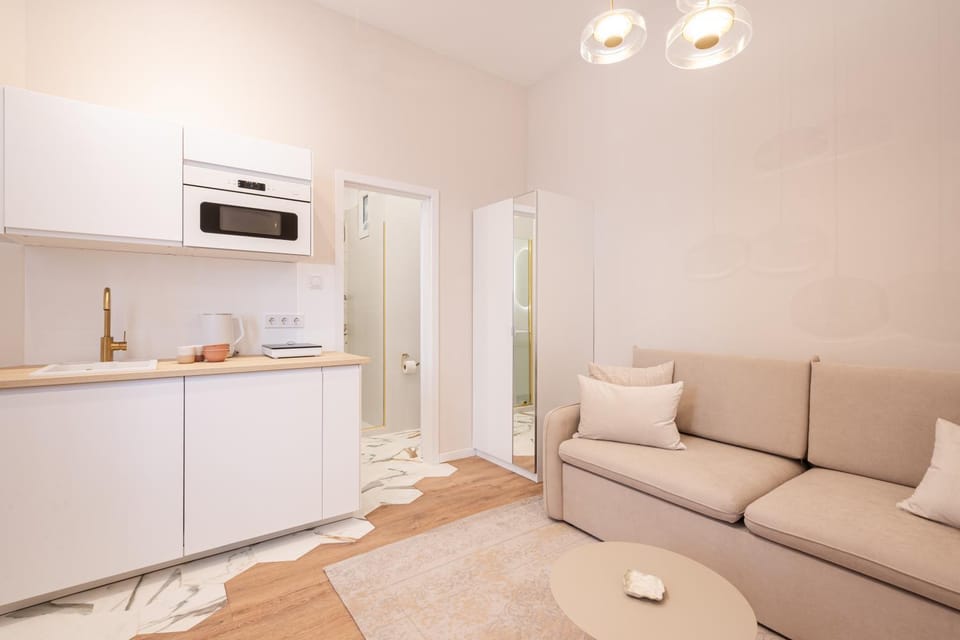 Kitchen or kitchenette, Living room, Seating area, Dining area, microwave, oven