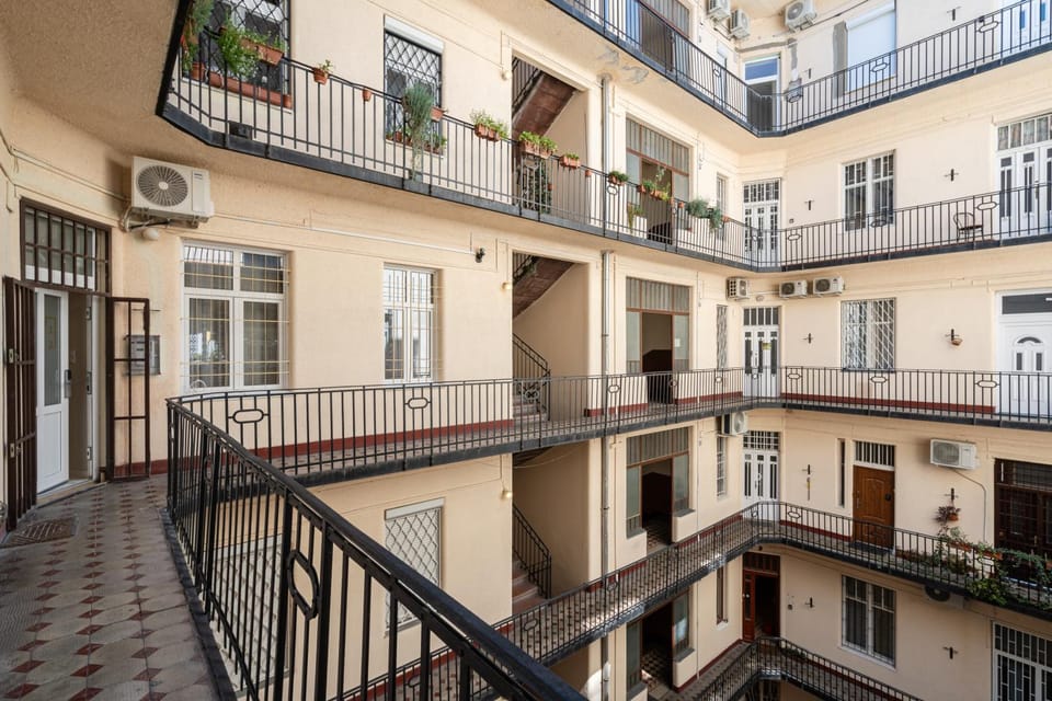 Property building, Day, View (from property/room), Balcony/Terrace
