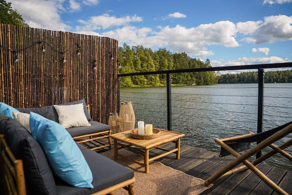View (from property/room), Balcony/Terrace, Lake view