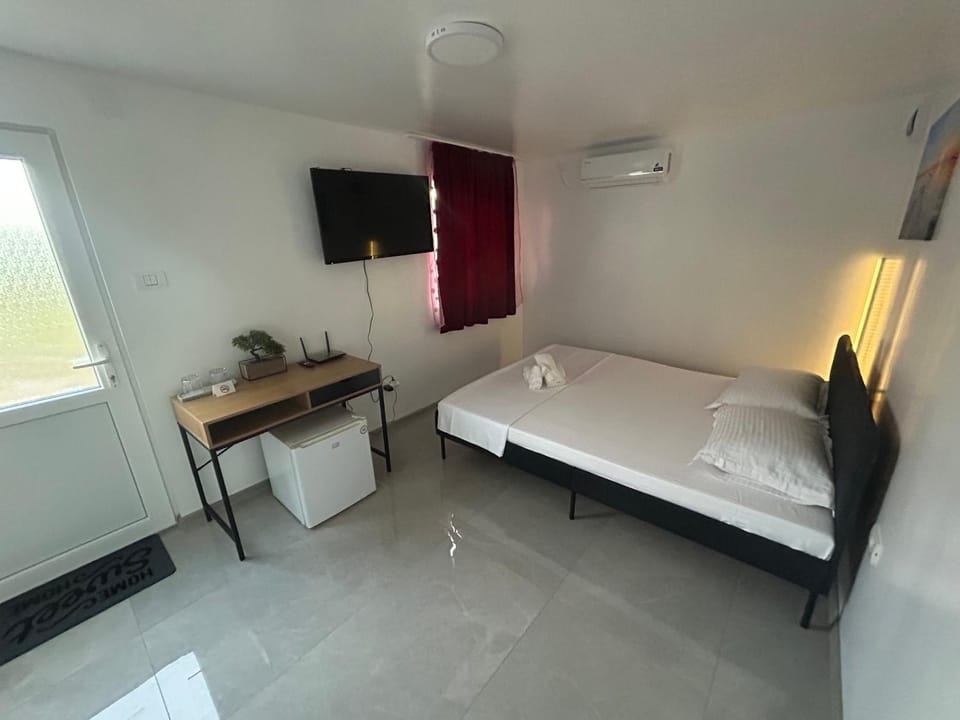 TV and multimedia, air conditioner