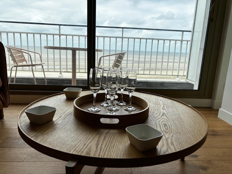 View (from property/room), Balcony/Terrace, Living room